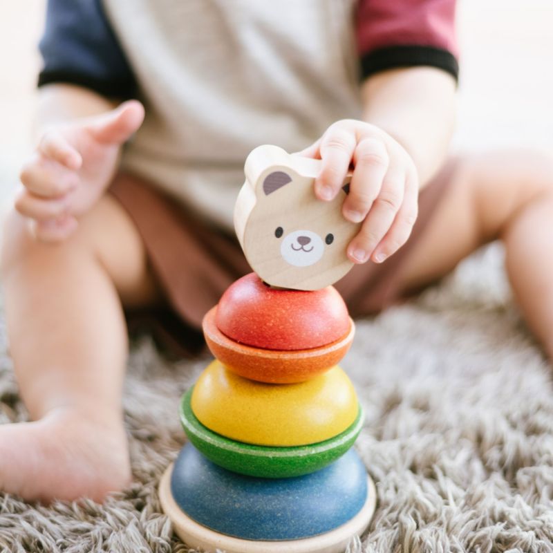 Image d'ambiance de présentation du produit Ours à empiler (6 pièces) - Plan Toys